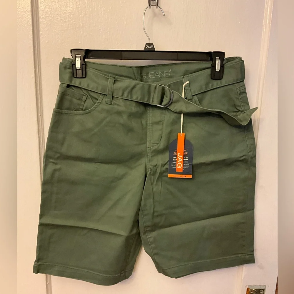 NWT Jag Thelma shorts with belt size 14P.